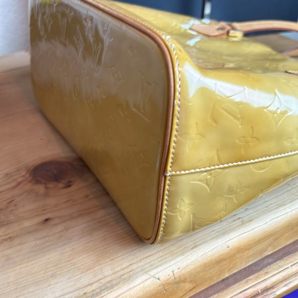 Louis Vuitton Houston Tote Lime Yellow Leather Monogram Vernis - Picture 5 of 14